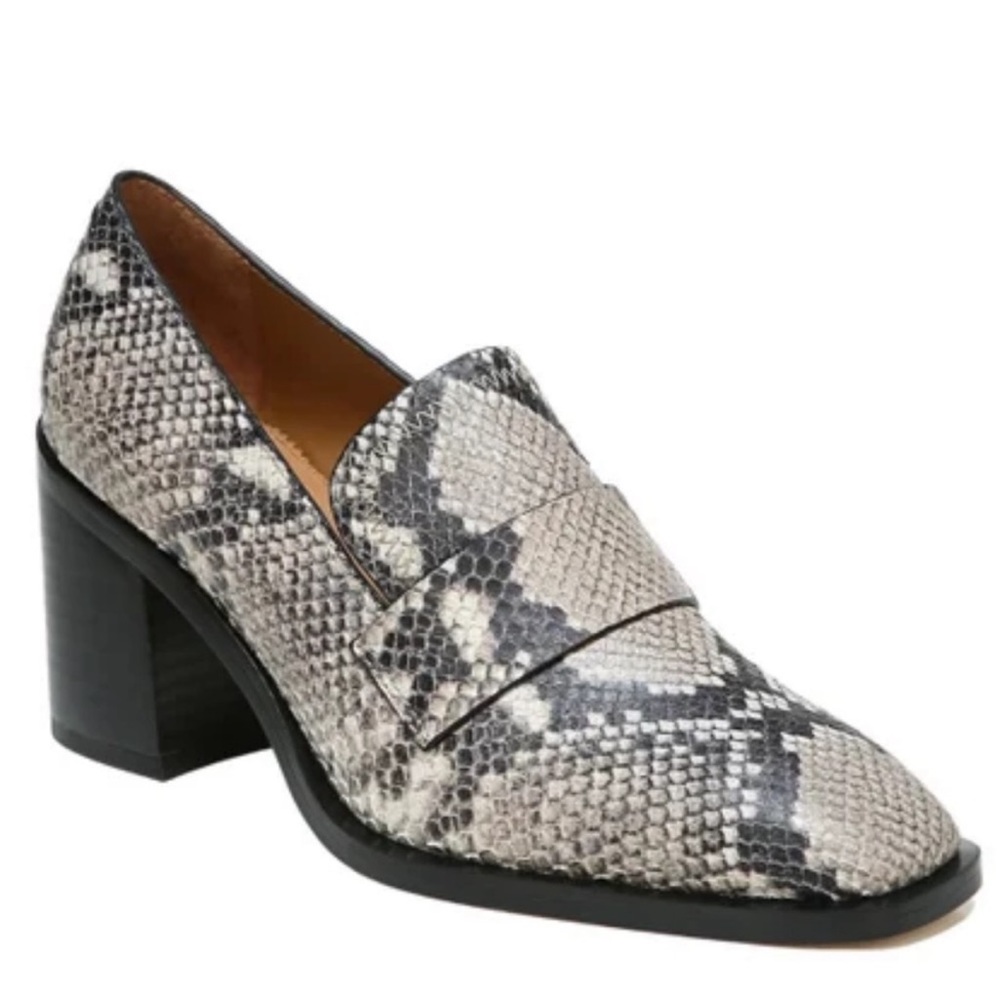 Gorgeous snakeskin print heeled loafer. Worn once or twice.